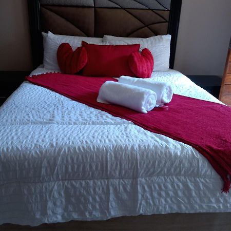 Suits Guest House & Bar Carletonville Екстериор снимка