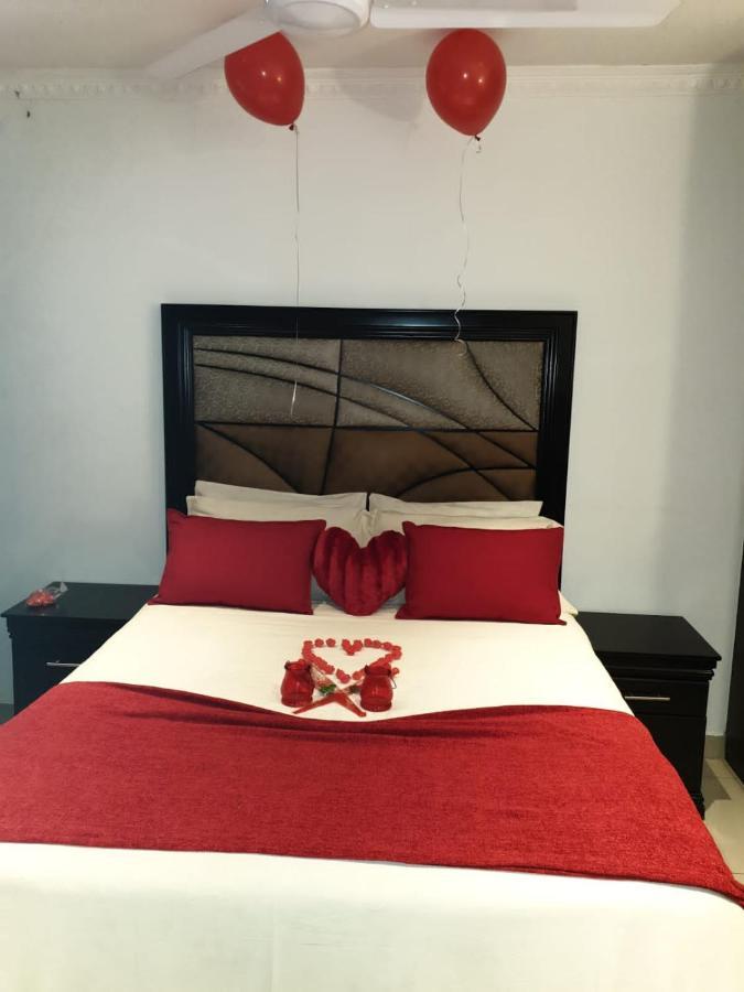 Suits Guest House & Bar Carletonville Екстериор снимка
