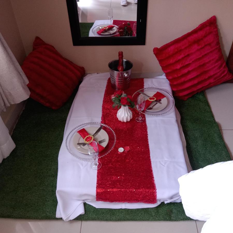 Suits Guest House & Bar Carletonville Екстериор снимка