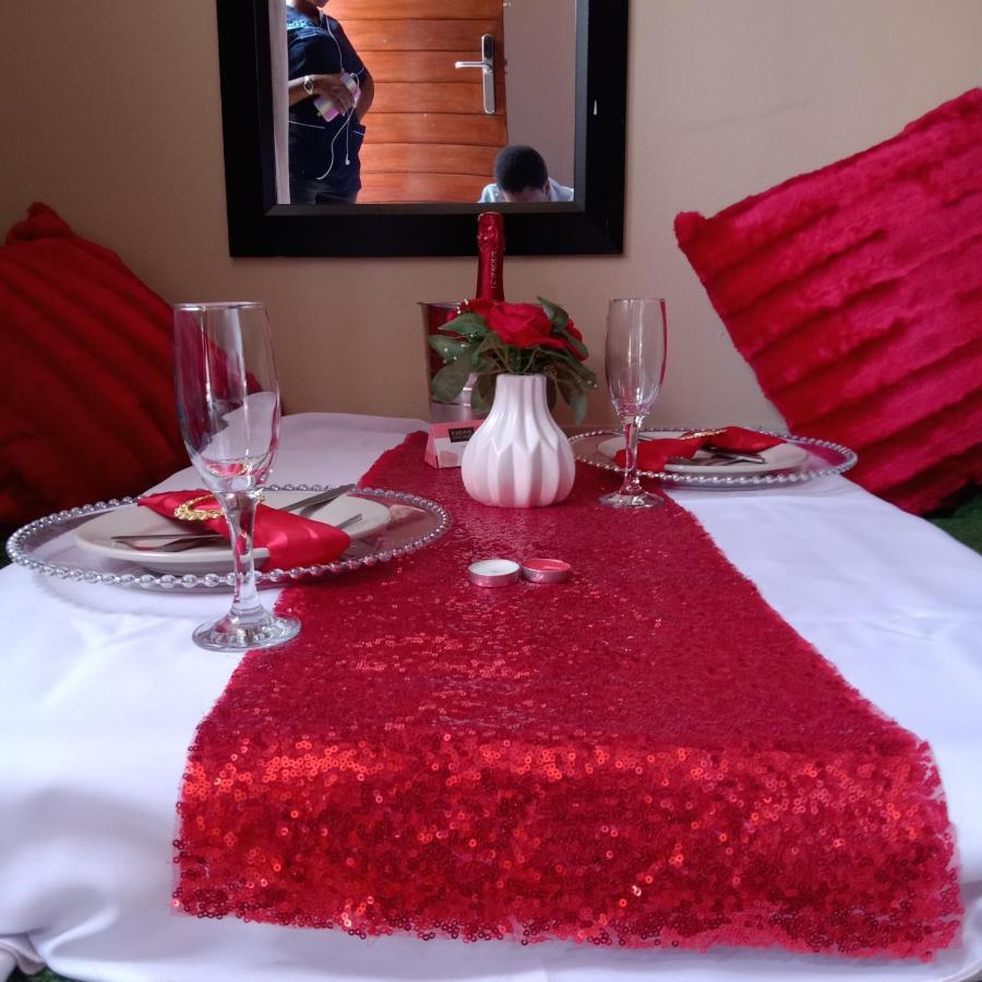 Suits Guest House & Bar Carletonville Екстериор снимка