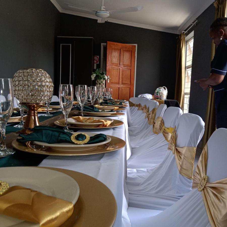 Suits Guest House & Bar Carletonville Екстериор снимка