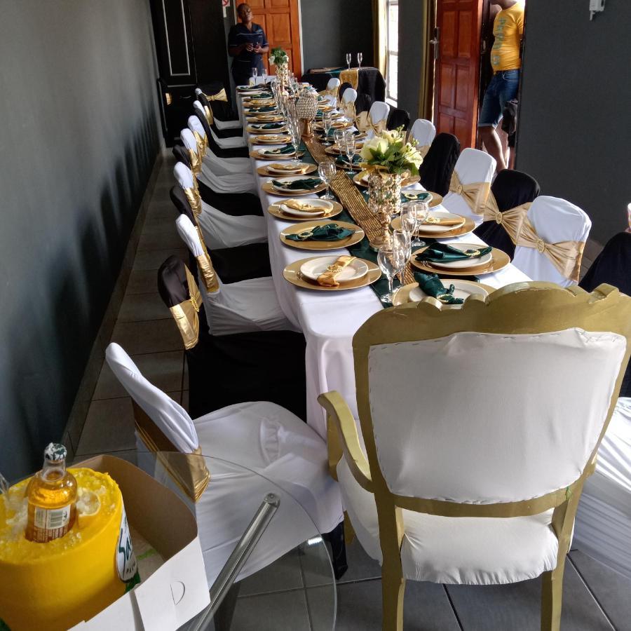 Suits Guest House & Bar Carletonville Екстериор снимка