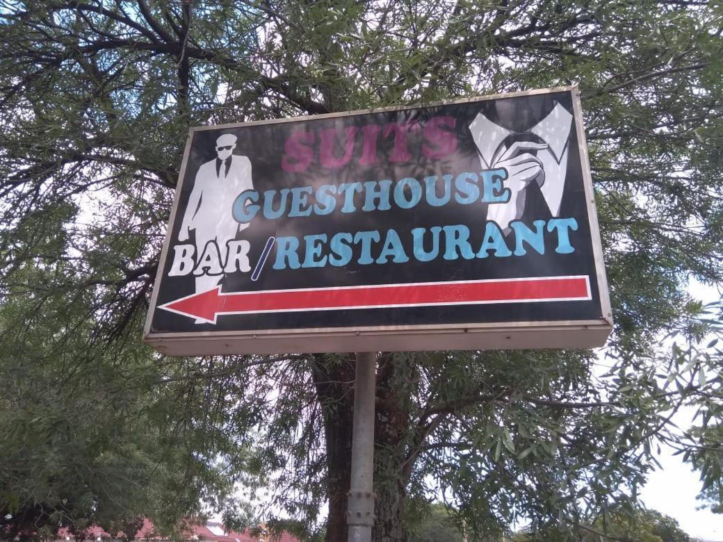 Suits Guest House & Bar Carletonville Екстериор снимка